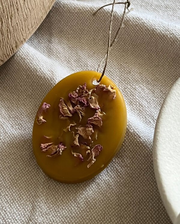 Bees Wax Rose Melt With Dried Rose Petals - Image 3