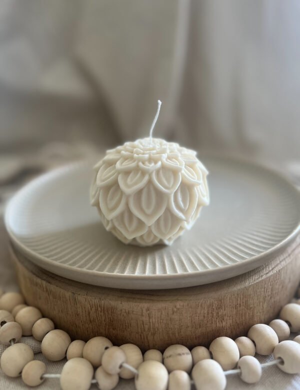 Circular Modern Petal Handmade Soy Candle - Image 5