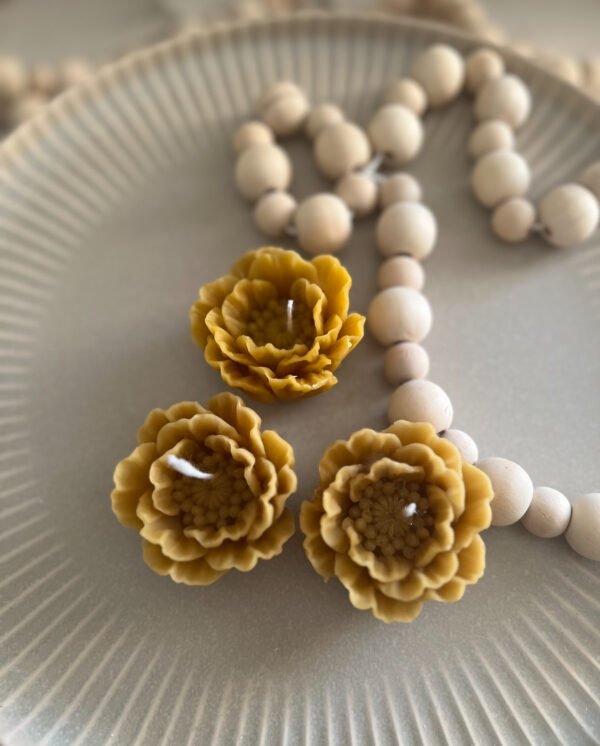 Beeswax Handmade Small Flower Candle - Image 4