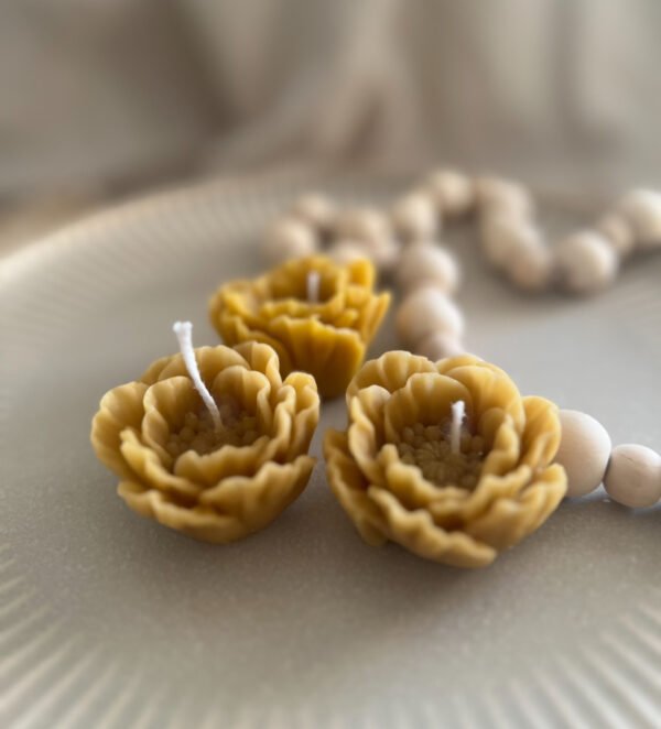 Beeswax Handmade Small Flower Candle - Image 3