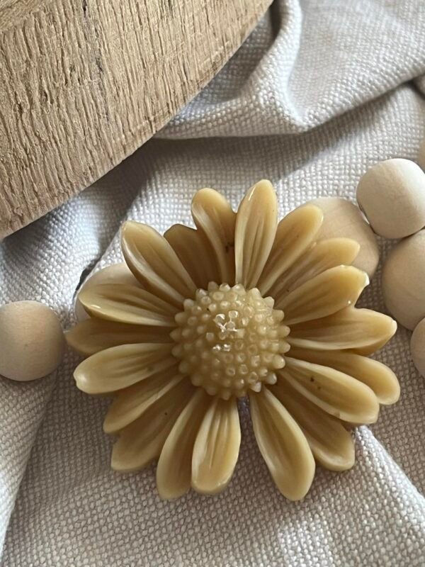 3x Handmade Daisy Bees Wax Melts Design 2024 - Image 3