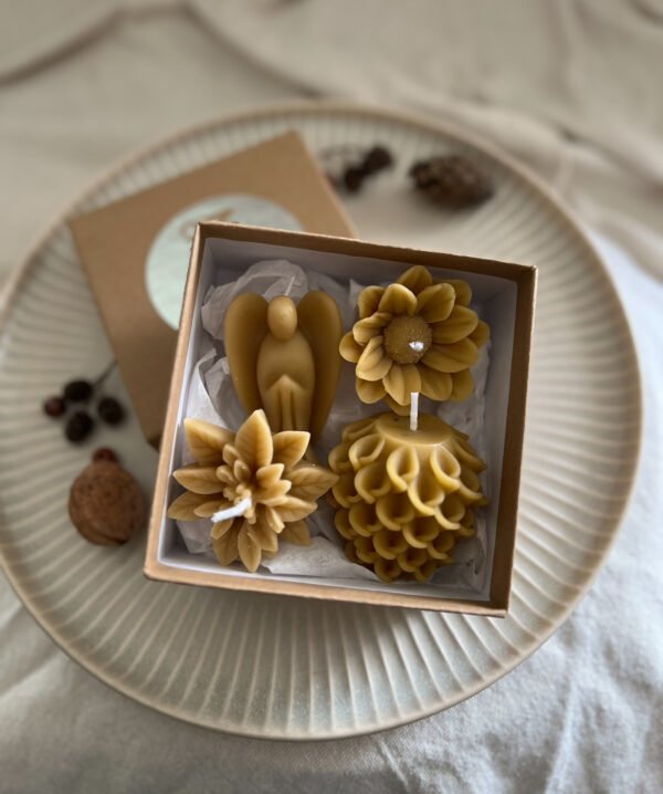 Handmade 4 Piece Bees Wax Christmas Set
