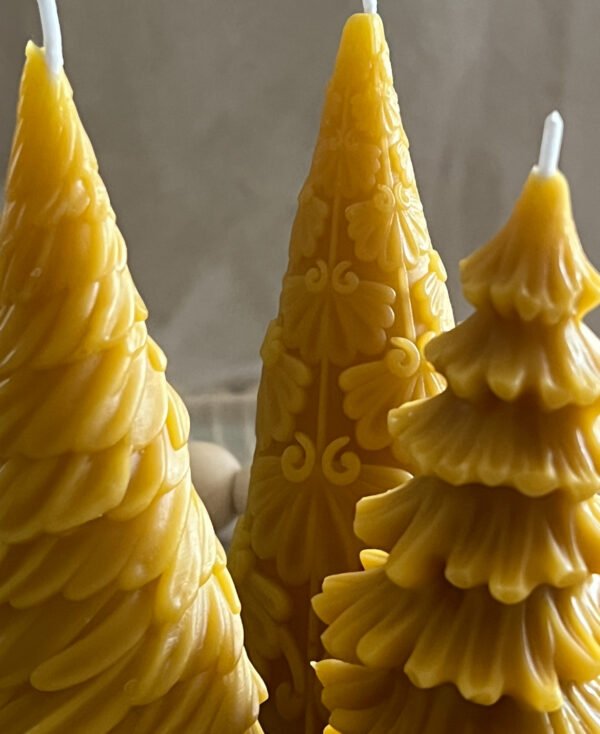 Christmas Tree Bees Wax Cosy Candle - Image 5