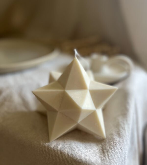 3D Geometric Star Natural Soy Candle - Image 4