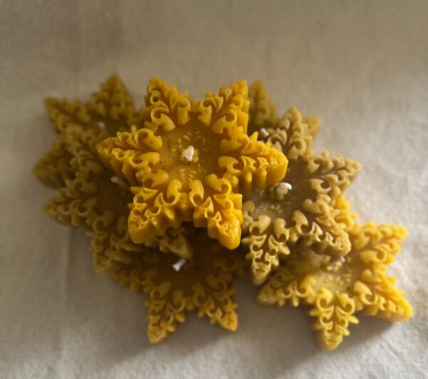 Natural Bees Wax Christmas Cosy Snowflake - Image 2