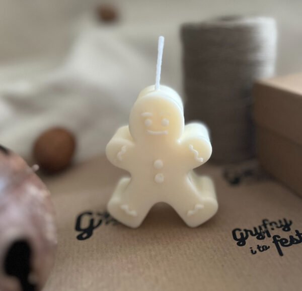 Natural Soy Wax Adorable Gingerbread Candle - Image 4