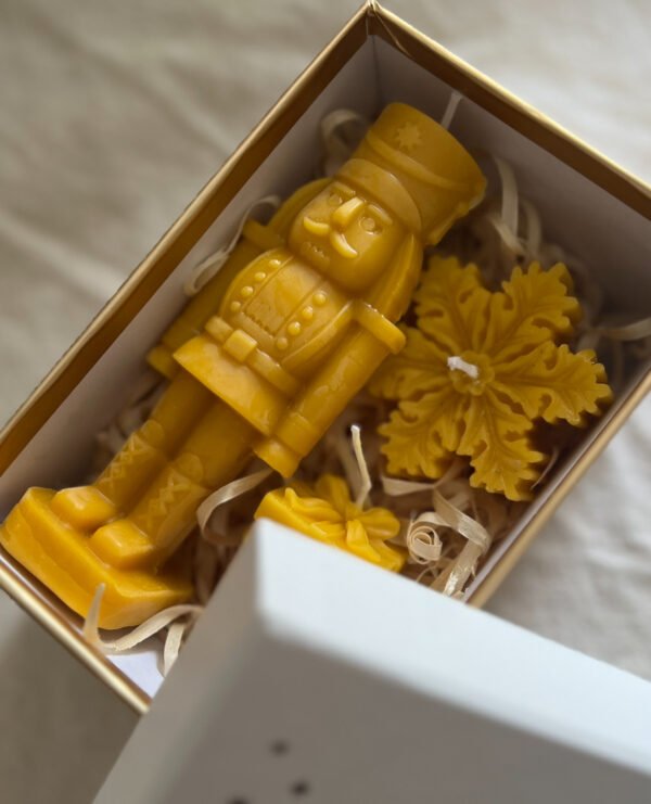 Bees Wax 3x Piece Nutcracker Christmas Gift Set - Image 2