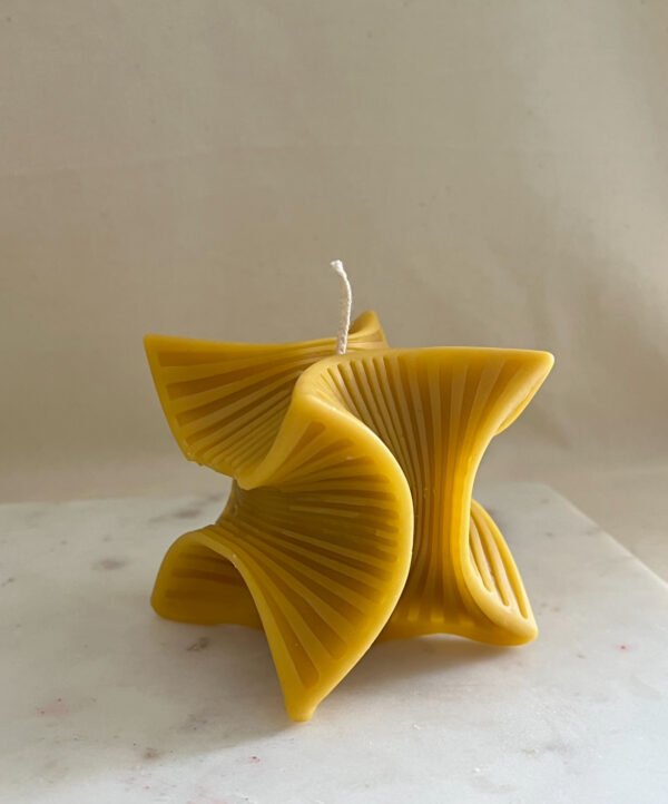 Ribbed Geometric 3D Cube Candle – 100% Pure Natural Beeswax