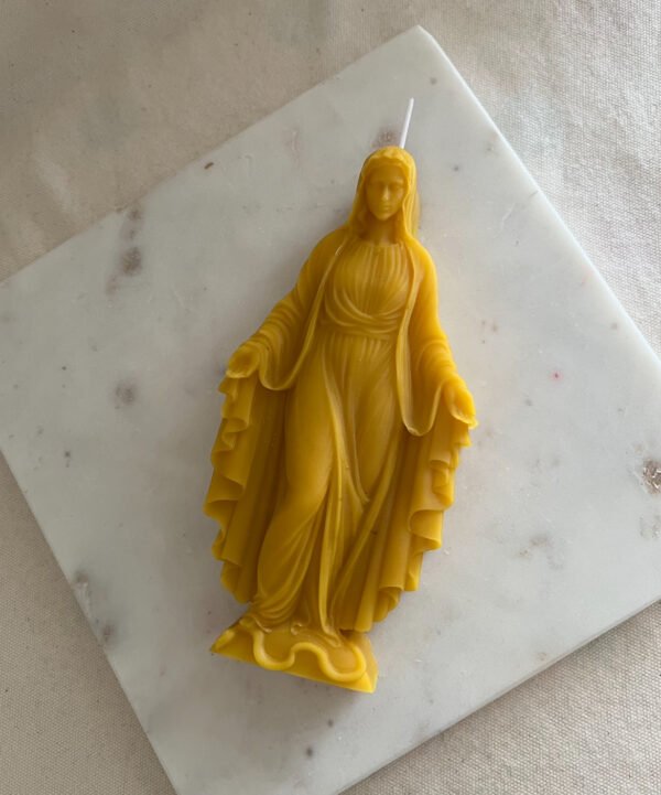 Medium-sized standing Mary pure beeswax candle - Image 4