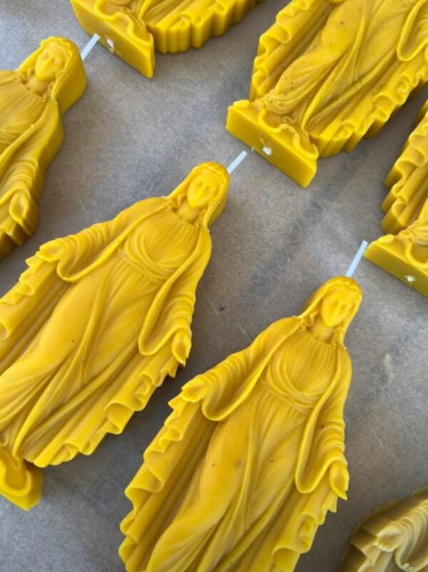 Medium-sized standing Mary pure beeswax candle - Image 2