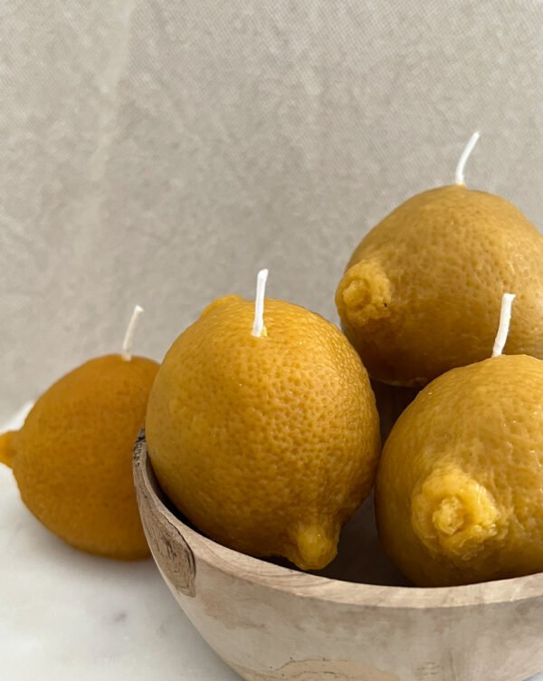1x Viral Lemon Pure Beeswax Candle