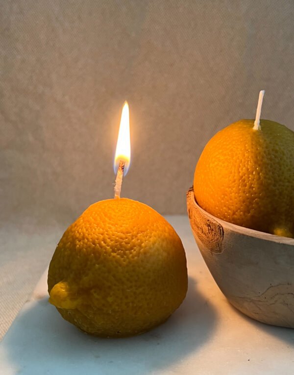 1x Viral Lemon Pure Beeswax Candle - Image 3