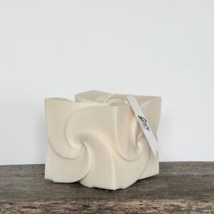 TWISTED CUBE candle