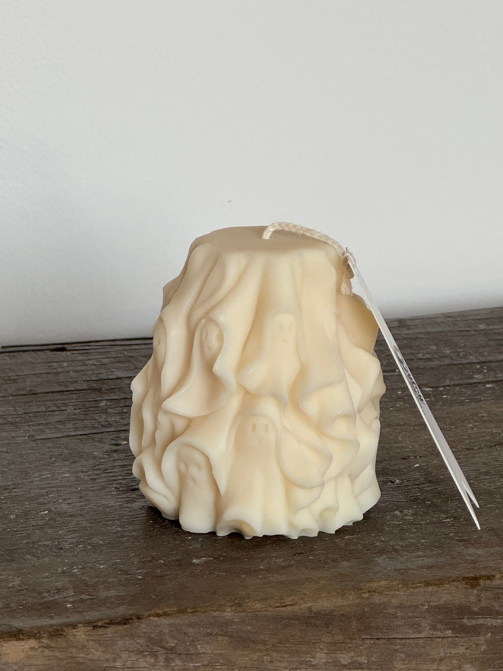 The SPOOKY CURTAINS candle - Image 2